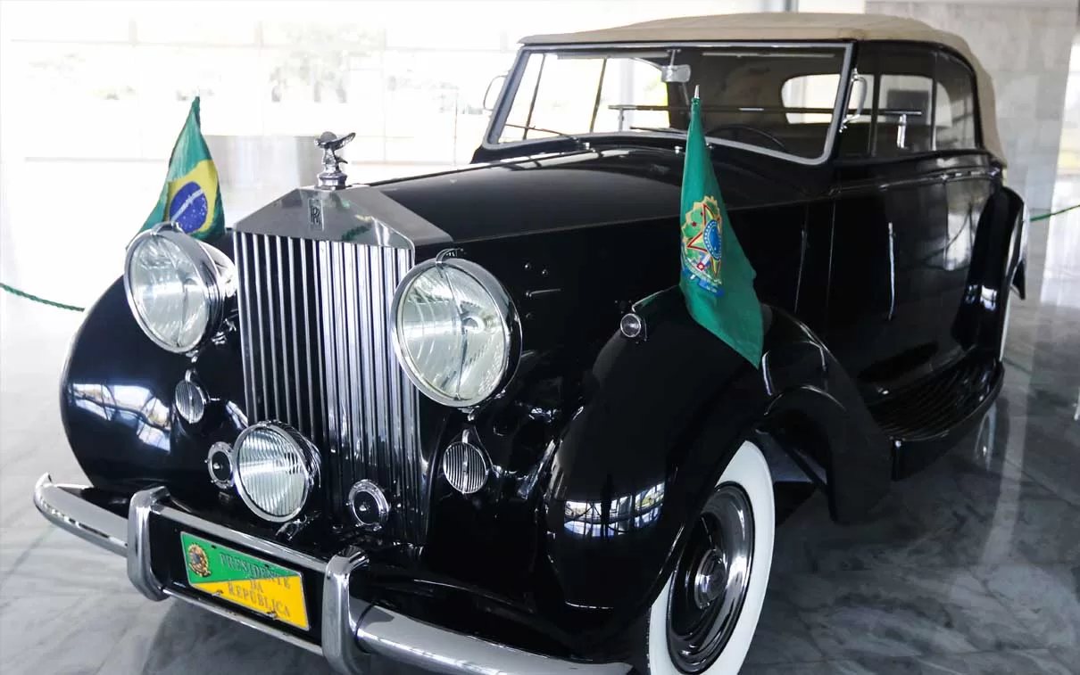 Independência do Brasil: Rolls Royce com bandeira do Brasil é símbolo no 7 de setembro