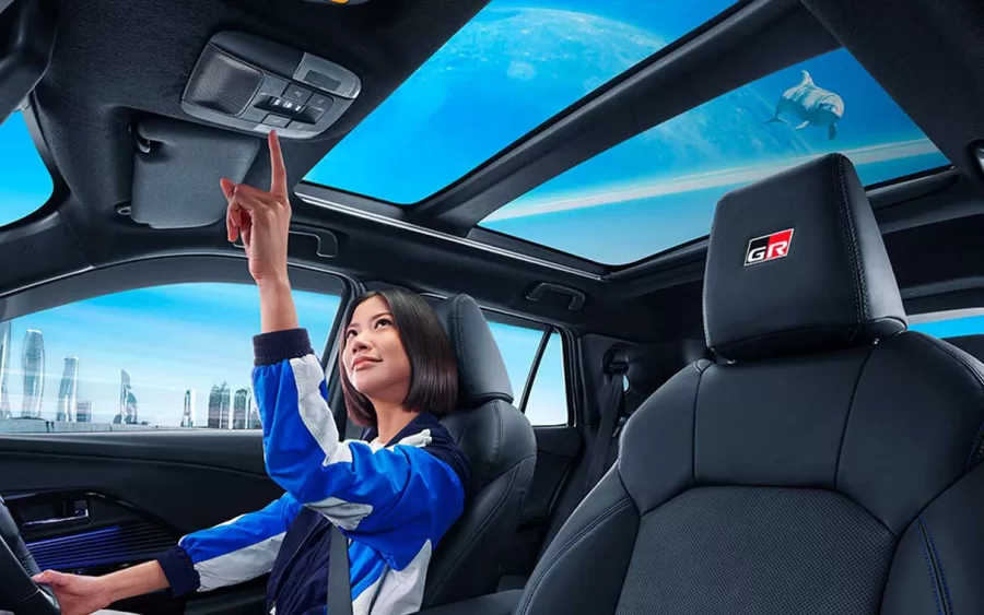 O Yaris Cross será equipado com o Toyota Safety Sense, que inclui frenagem autônoma, controle de cruzeiro adaptativo e assistência de manutenção de faixa, visando aumentar a segurança dos ocupantes.