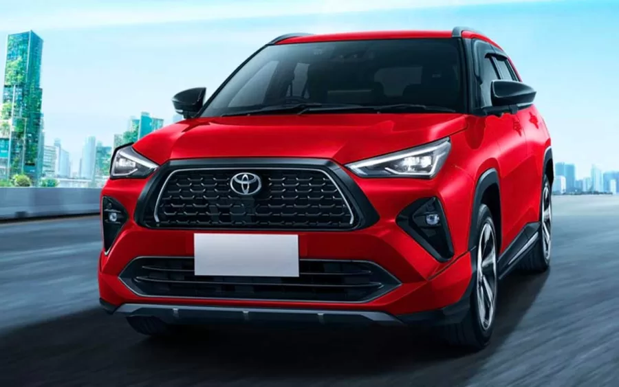 A Toyota vai lançar o Yaris Cross no Brasil, expandindo seu segmento de SUVs compactos. O modelo, já vendido no sudeste asiático, teve registro no INPI, indicando produção nacional em Sorocaba a partir de dezembro de 2024.