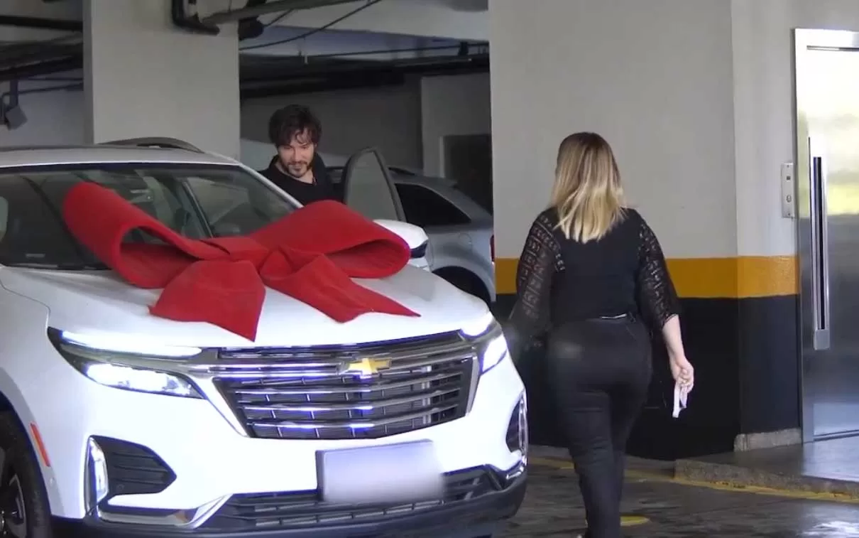 Viih Tube surpreendeu o marido com um carro zero quilômetro, mostrando seu amor em um gesto emocionante.