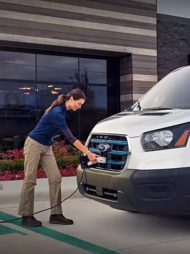 Feira Internacional de Inclusão tem van elétrica Ford