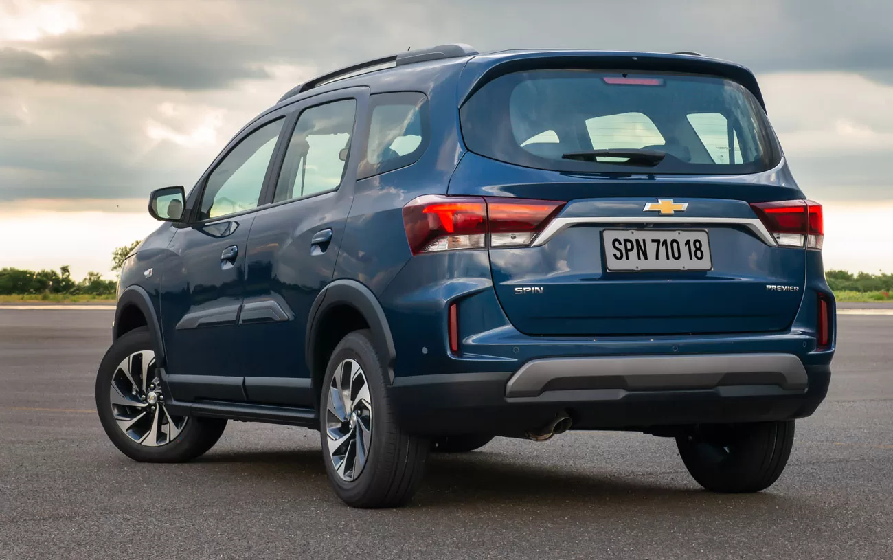 A Chevrolet Spin 1.8 Premier 2027 custa R$ 165.590, preço alto para um projeto de 2012, mas ainda preso ao mercado dos sete lugares acessíveis de fábrica no varejo.
