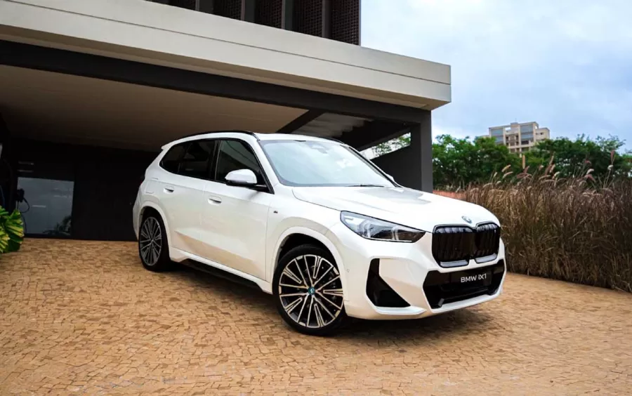 O programa BMW Protection no Brasil agora inclui o BMW X1 e o iX1, ambos com blindagem certificada, juntando-se aos modelos já disponíveis como o Série 3 e X3.