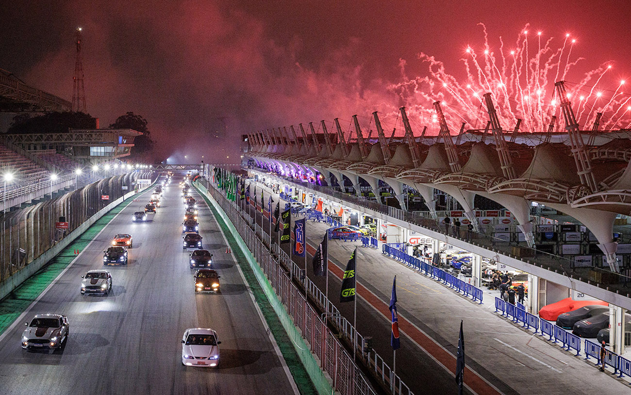 Evento faz parte da comemoração mundial do aniversário do Mustang, que chega à sétima geração.