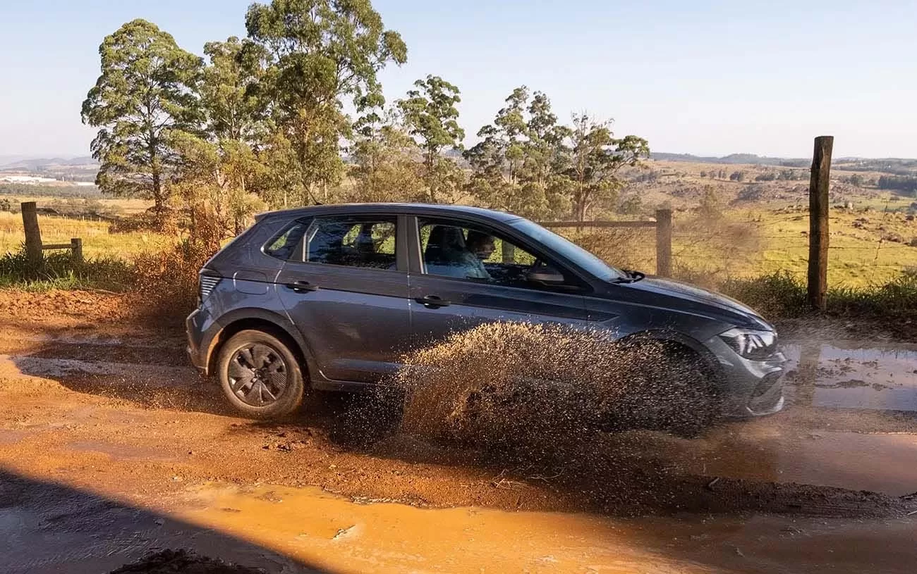 Segurança: Equipado com freios ABS, airbags frontais e laterais, controle de estabilidade e tração, além de assistente de partida em rampa e monitoramento de pressão dos pneus, o Polo Robust 1.0 2024 garante a segurança de seus ocupantes em todas as viagens.