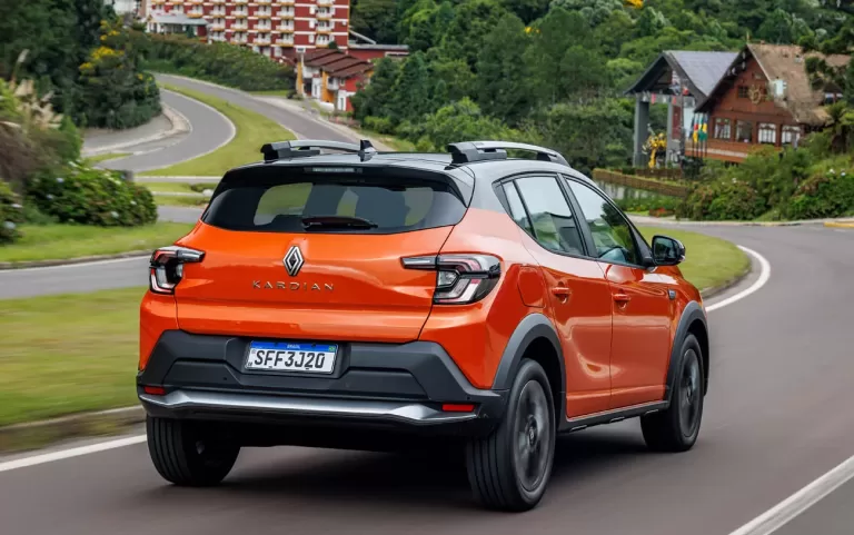 Renault Kardian trará câmbio manual e nova cor azul em 2025