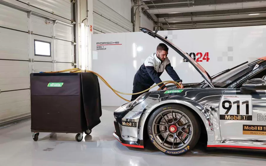 A Porsche Mobil 1 Supercup iniciará a temporada de 2024 utilizando exclusivamente combustível sintético, conhecido como eFuel, produzido na planta piloto Haru Oni no Chile.