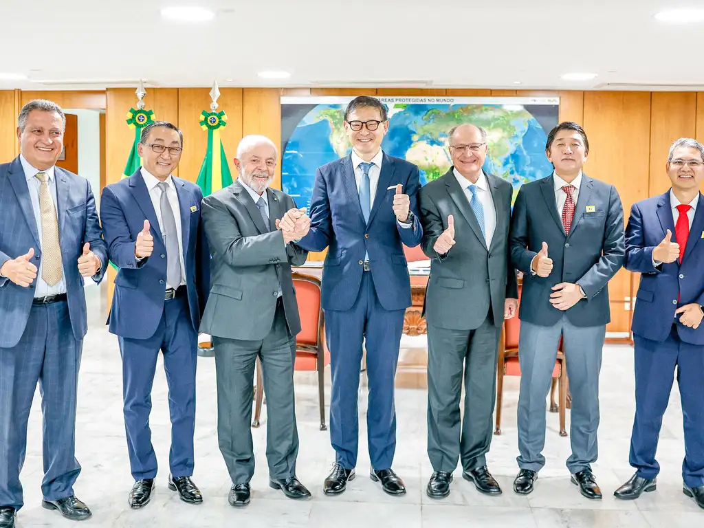 Honda Automóveis do Brasil anuncia investimento de R$ 4,2 bilhões para expandir operações de 2024 a 2030. Anúncio feito em Brasília com presenças notáveis.