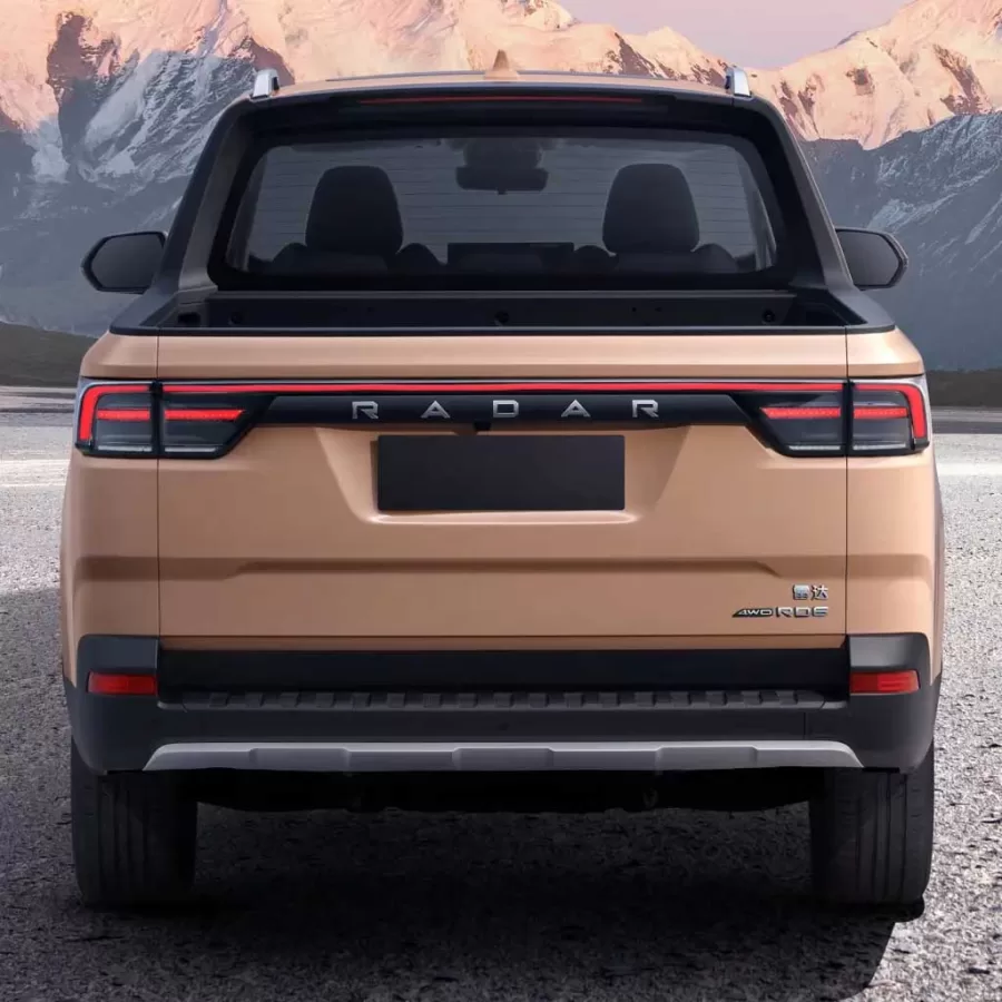 A caçamba do modelo tem 1.200 litros. O design segue padrões modernos com dimensões de 5,26 m de comprimento e 1,90 m de largura.