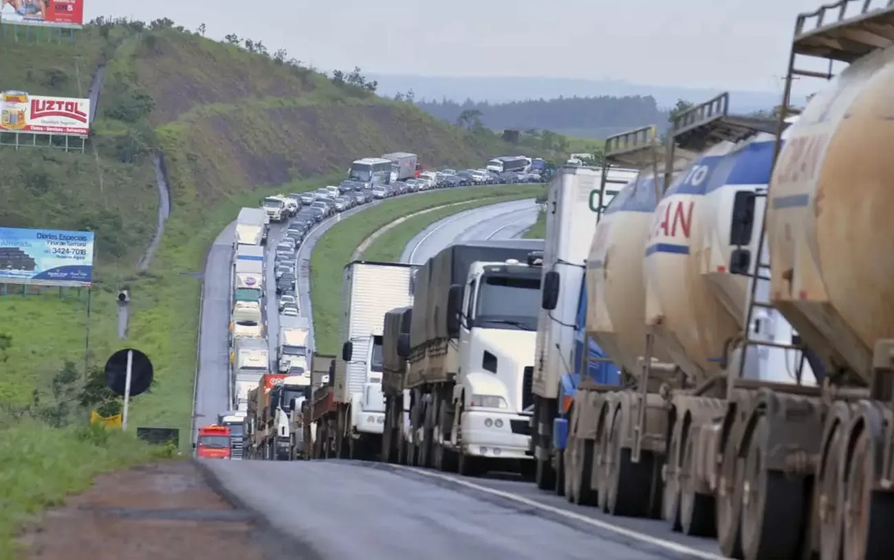 A partir de 2025, todas as rodovias federais no Brasil devem incluir Pontos de Parada e Descanso (PPD) para motoristas, conforme nova política nacional - Foto: Valter Campanato/Agência Brasil