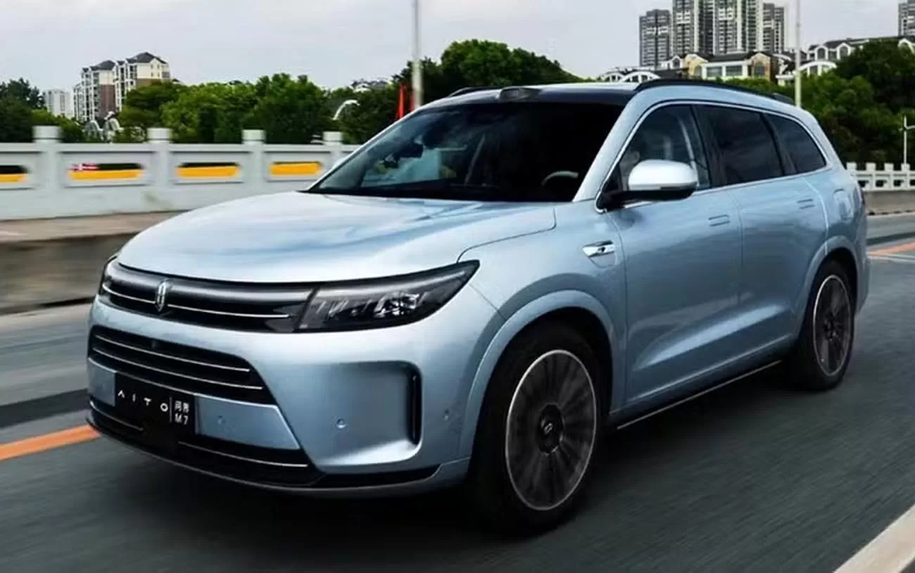 O Seres M7 é um SUV elétrico com extensor de alcance a gasolina, lançado pela fabricante chinesa Seres. 