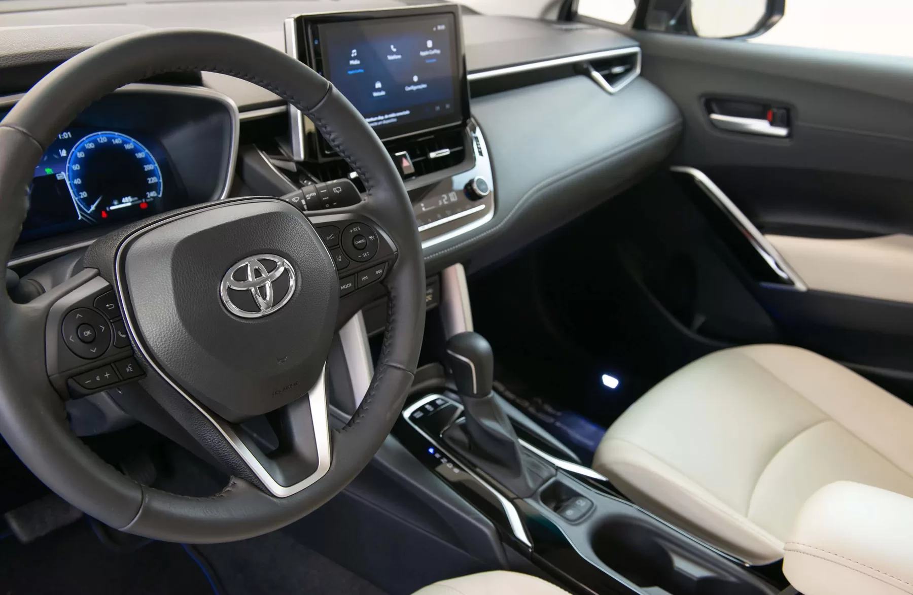 O que você precisa saber antes de comprar o novo Toyota Corolla Cross 2025; Ficha técnica, consumo, preço e fotos