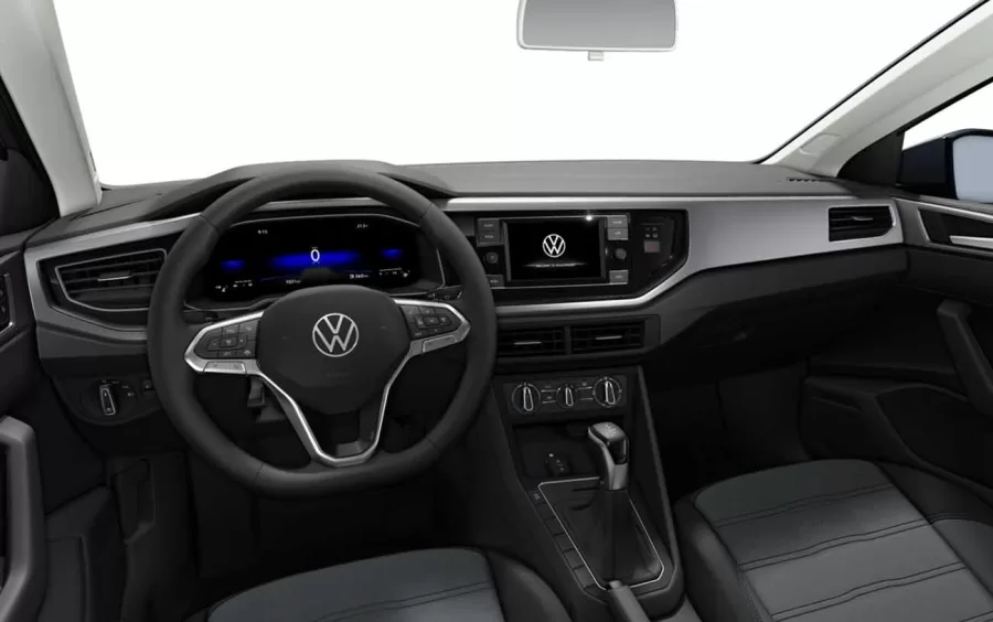 O interior espaçoso deste SUV oferece conforto para todos os ocupantes, com bancos ajustáveis e materiais de alta qualidade.