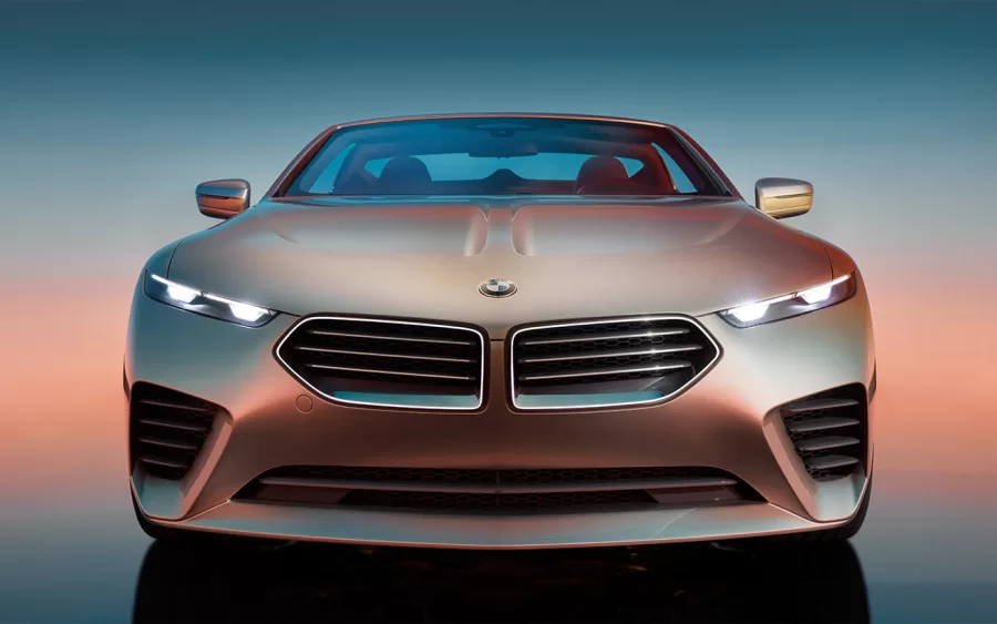 O BMW Concept Skytop é um carro aberto de dois lugares que combina estética e dinâmica. O modelo foi inspirado nos históricos BMW Z8 e BMW 503, com referências claras em seu design.