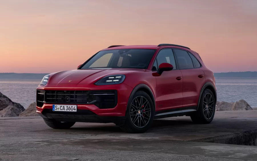 O Porsche Cayenne GTS pode ser encomendado nos Porsche Centers do Brasil. O modelo está disponível em duas versões: Cayenne GTS e Cayenne GTS Coupé.