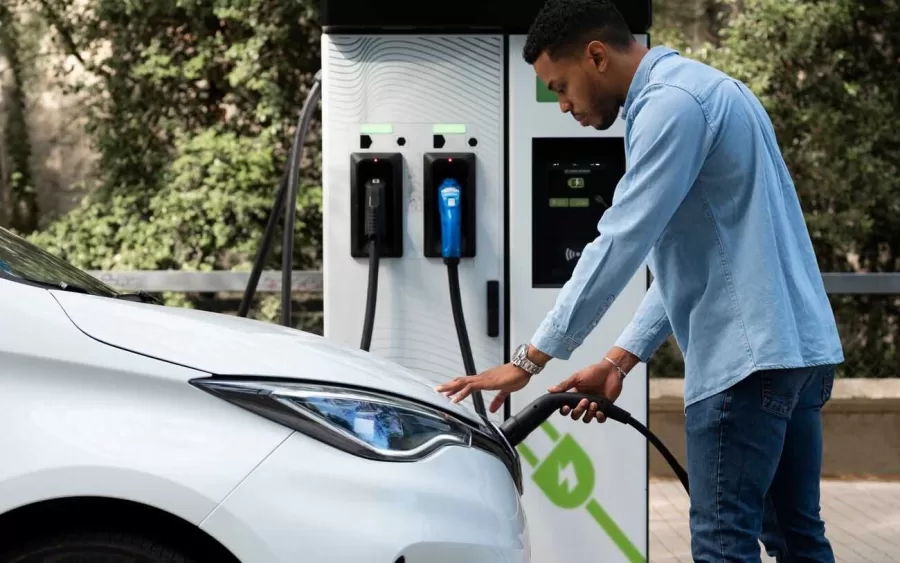 Cresce a venda de carros elétricos e híbridos no Brasil