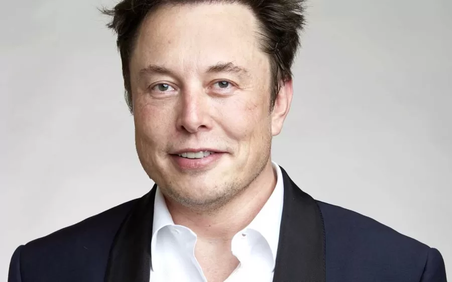 Elon Musk criticou a tarifa de 100% sobre carros elétricos chineses imposta pelos EUA