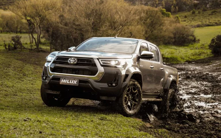 Tudo sobre a Toyota Hilux 2024: versões destacam robustez e desempenho em diversas condições