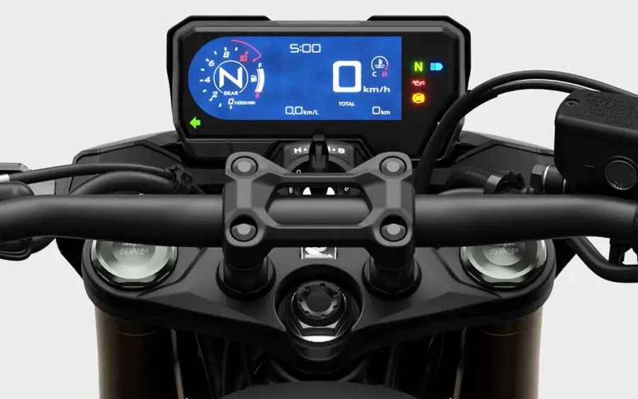 A CB 500F tem preço sugerido de R$ 40.660 no Brasil e vem com três anos de garantia e Honda Assistance. A assistência abrange vários países da América do Sul.