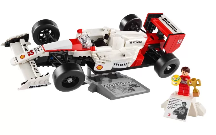 Este modelo é parte da linha LEGO para adultos e foi criado em colaboração com a McLaren e a marca SENNA.