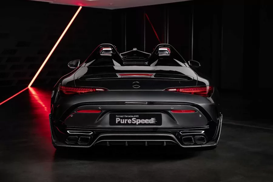 O PureSpeed Concept faz referência à linguagem de design de carros de corrida lendários e é parte da série ultra exclusiva "Mercedes-Benz Mythos". O modelo deve estrear no próximo ano como uma produção limitada.