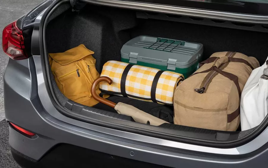 Porta-malas: Capacidade de 469 litros, prático para cargas diárias e excelente para viagens mais longas com bastante bagagem.