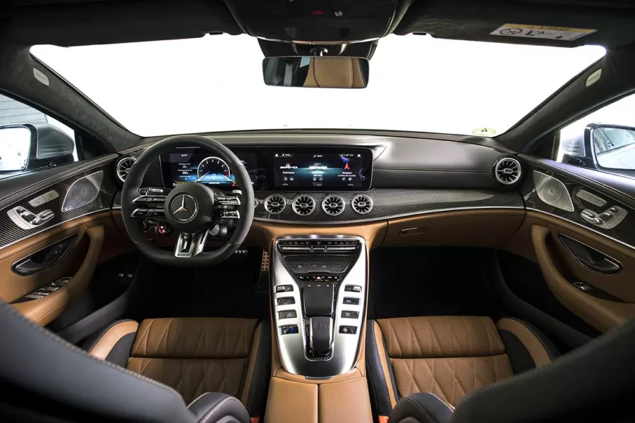 Interior da Mercedes-AMG GT 63 S E Performance