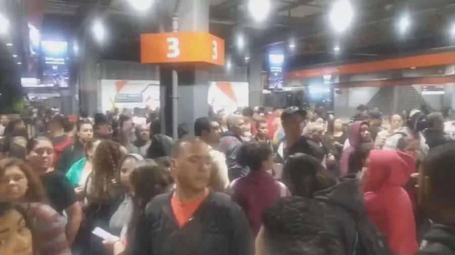 Terminais de ônibus de SP enfrentam lotação e longas filas - Foto: Reprodução/TV Globo