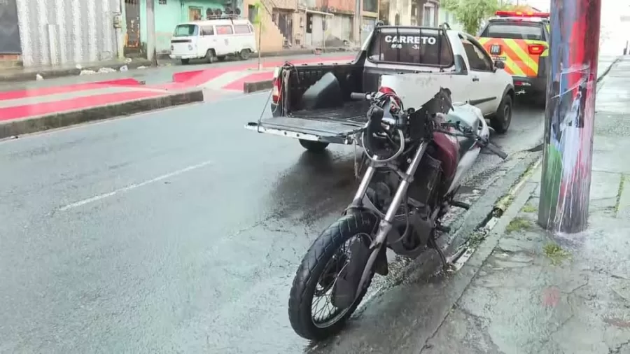 O acidente ocorreu na madrugada de terça-feira na Avenida Afrânio Peixoto. - Foto: Reprodução/TV Bahia