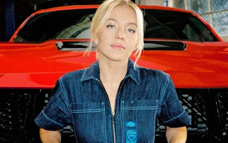 Apaixonada por Ford Mustang: Sydney Sweeney mostra seus carros no TikTok