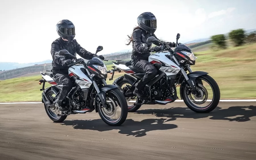 A Bajaj lançou atualizações para as motos Dominar 160 e 200 no Brasil. As novas versões foram apresentadas no Festival Interlagos com mudanças importantes em comparação aos modelos anteriores.