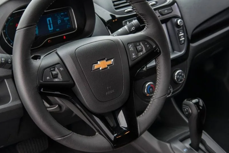 Apesar dos pontos positivos, o modelo usado exige atenção em suspensão e consumo. Preços variam de R$ 63 mil a R$ 68 mil no mercado de 2025.