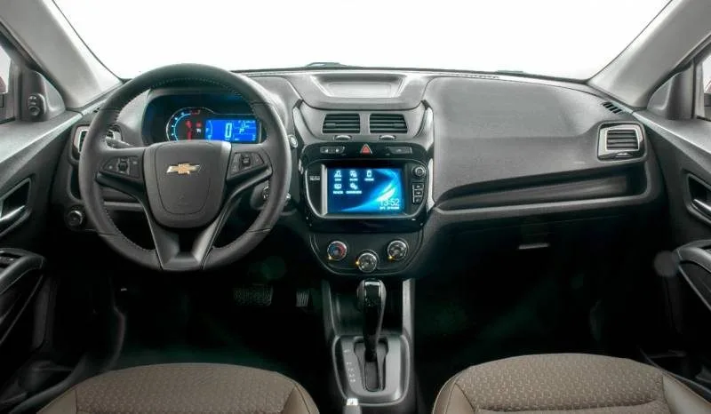 Equipado com câmbio manual de cinco marchas ou automático de seis, o Cobalt prioriza conforto, especialmente na versão 1.8, mais indicada para rodovias.
