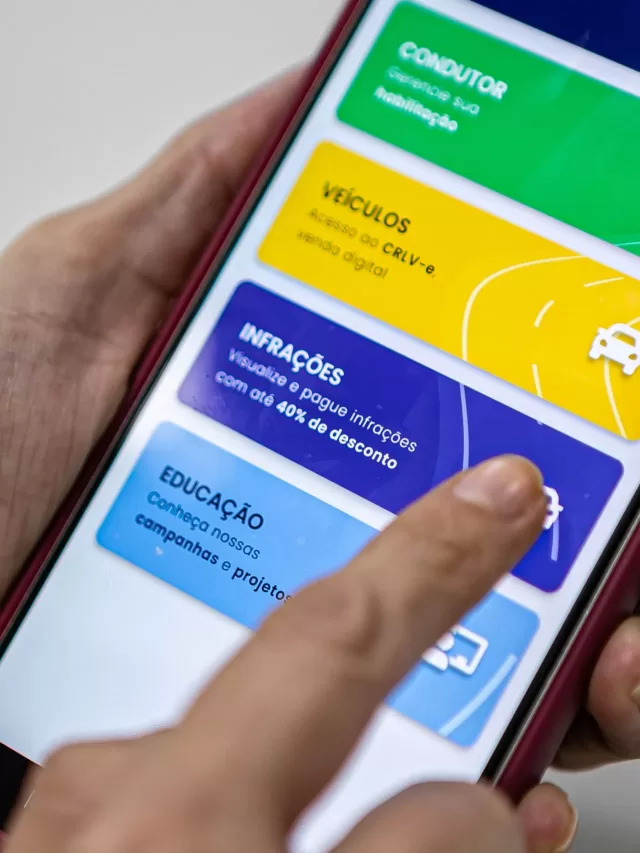 App CNH Digital no celular permite acesso ao Cadastro Positivo