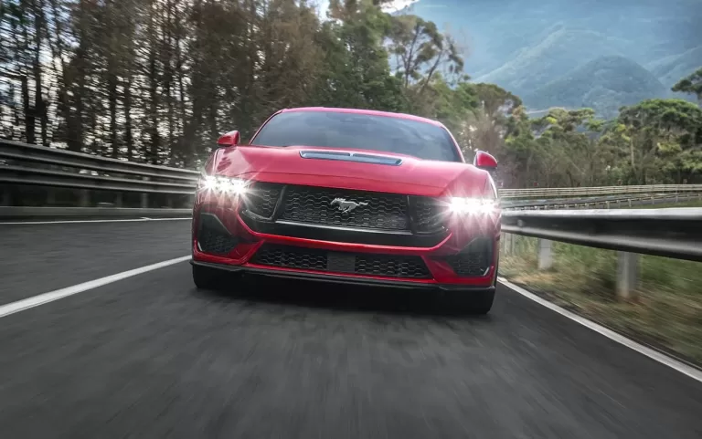 Último muscle car: Fim do Camaro e Challenger abre espaço para crescimento do Ford Mustang