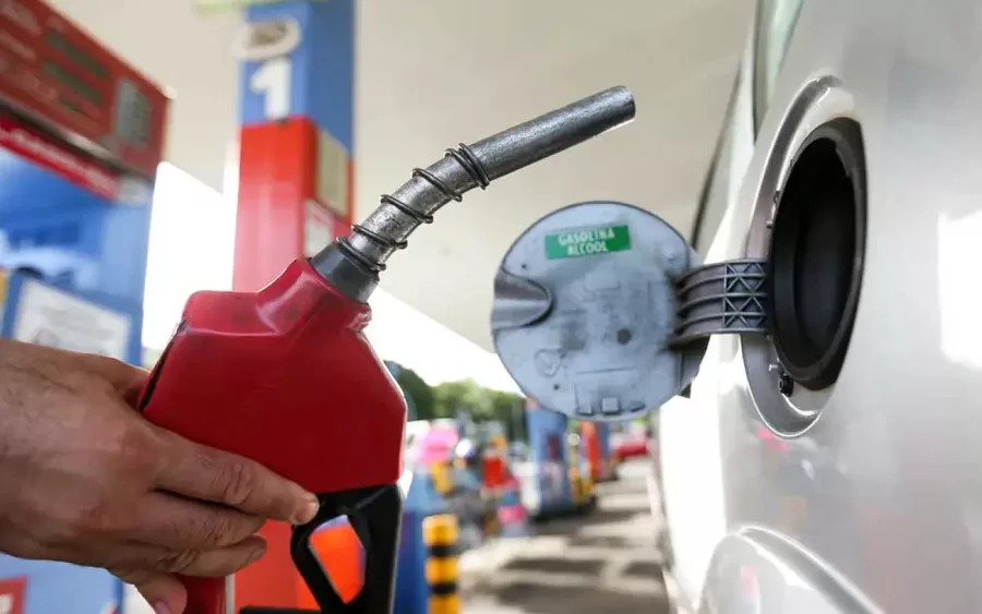 Preço da gasolina na Bahia deverá ter redução, anunciou Acelen