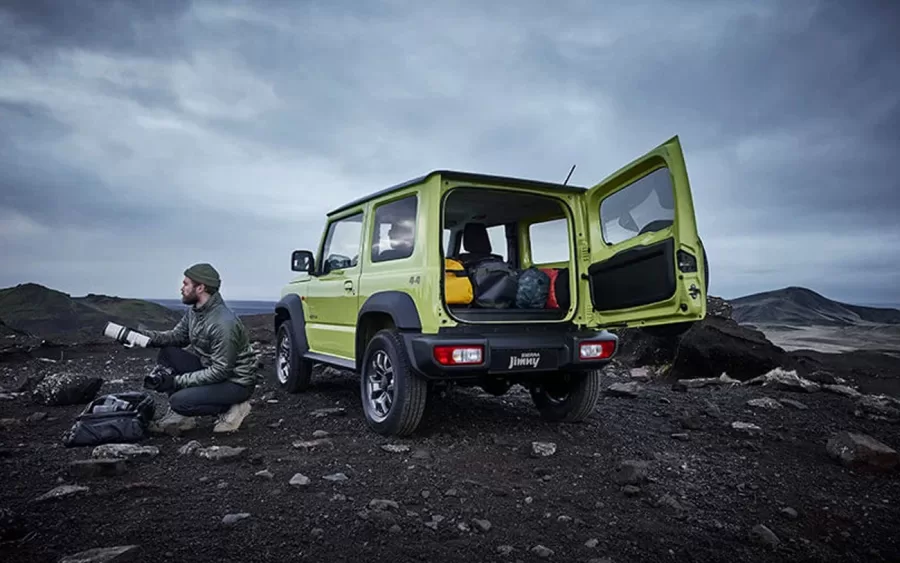 O Jimny Sierra continua sendo uma opção acessível para quem procura um jipe compacto e bem equipado. As novidades da linha 2025 reforçam essa posição no segmento off-road.