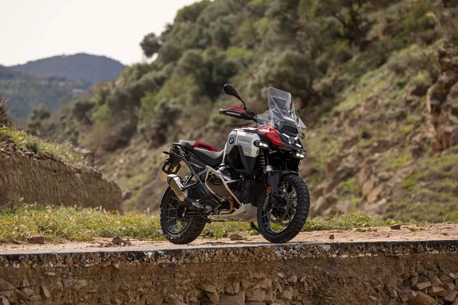 A BMW lançou a R 1300 GS Adventure automatizada, destacando-se como um avanço significativo na indústria de motocicletas, mostrando que a automatização não é apenas uma tendência passageira.