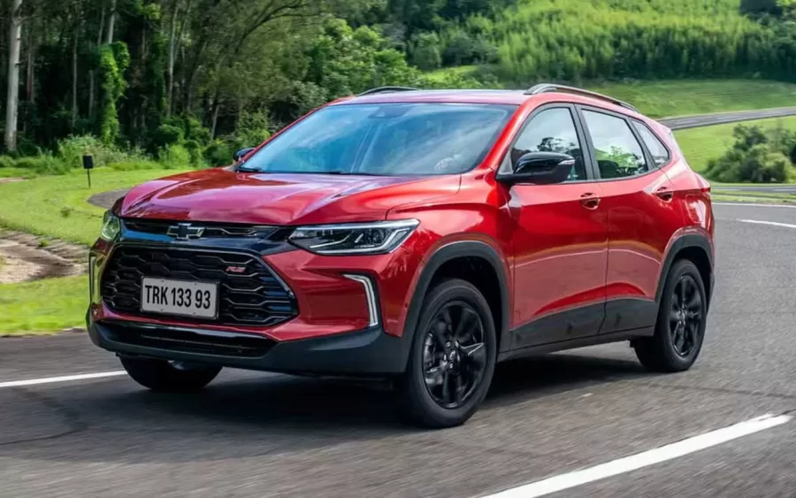 O Chevrolet Tracker, com 35.256 unidades vendidas até julho, possui motor 1.0 de 116 cv e consumo de até 13,6 km/l com gasolina. O modelo inclui sistema MyLink com tela de 8" e controle de cruzeiro.