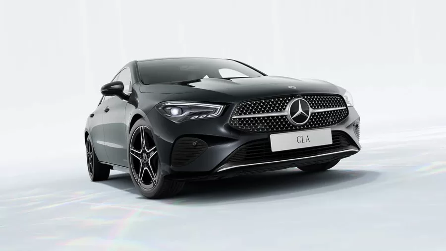 A linha Progressive da Mercedes-Benz se destaca pelo refinamento e luxo, com novas combinações de materiais e cores. Os modelos CLA 200 e GLA 200 têm detalhes cromados e rodas AMG de liga leve.