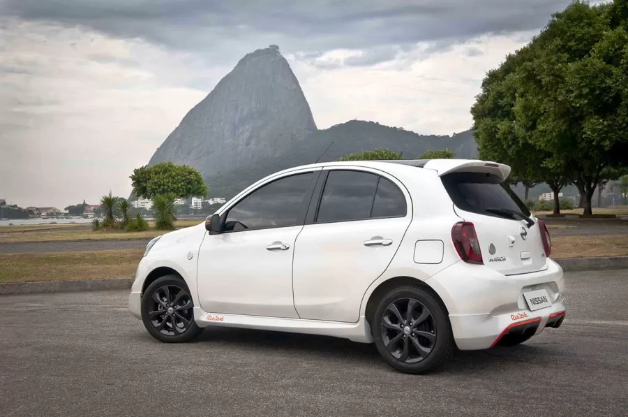 Nissan March Rio 2016: O March Rio 2016, lançado para as Olimpíadas no Brasil, tinha detalhes em laranja e inscrição "Rio 2016". Motor 1.6 de 111 cv e câmbio manual.