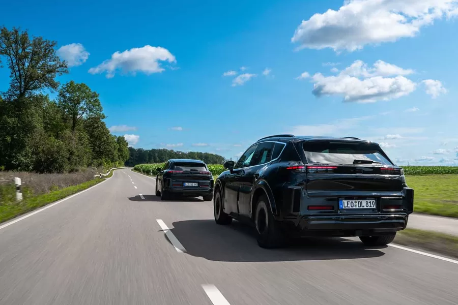 O Cayenne elétrico é parte da estratégia da Porsche de ter mais de 80% de seus novos carros eletrificados até 2030. O SUV utilizará a arquitetura Premium Platform Electric com 800 volts.