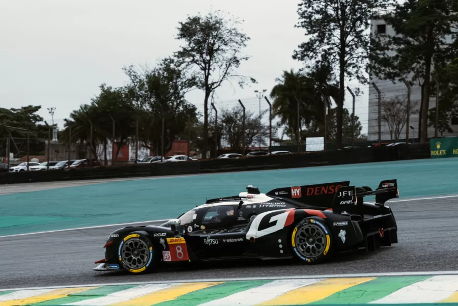 Sébastien Buemi, Brendon Hartley e Ryo Hirakawa garantiram a vitória nas 6 Horas de São Paulo. O trio da Toyota Gazoo Racing liderou grande parte da corrida, consolidando o triunfo.