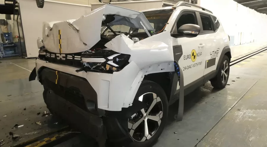 A nova geração do Renault Duster obteve apenas três estrelas nos testes de segurança do Euro NCAP, destacando problemas na proteção para ocupantes adultos e sistemas de assistência - Reprodução/Euro NCAP