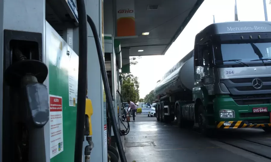 Troca de óleo no posto de gasolina: é realmente vantajoso?