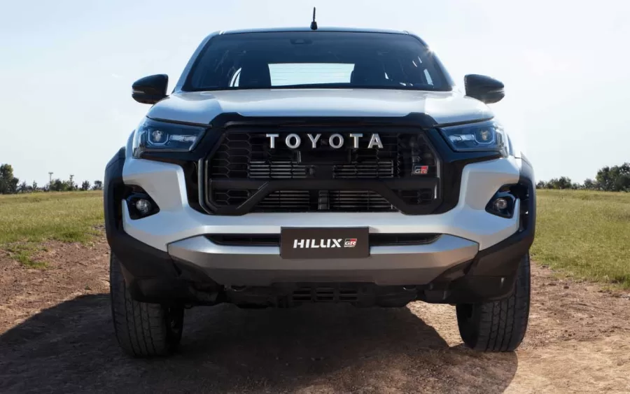 Toyota Hilux GR-Sport: A Caminhonete Esportiva que Divide Opiniões