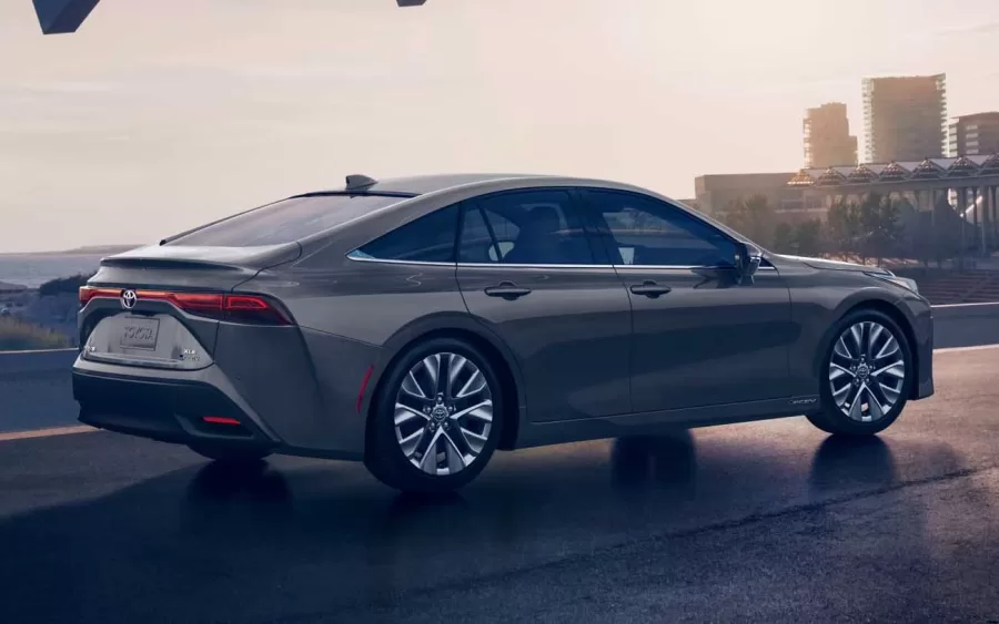 Cientistas de Cambridge, Oxford e Colorado afirmam que a produção de hidrogênio, usada no Toyota Mirai, depende de combustíveis fósseis e gera mais emissões do que a utilização direta desses combustíveis.