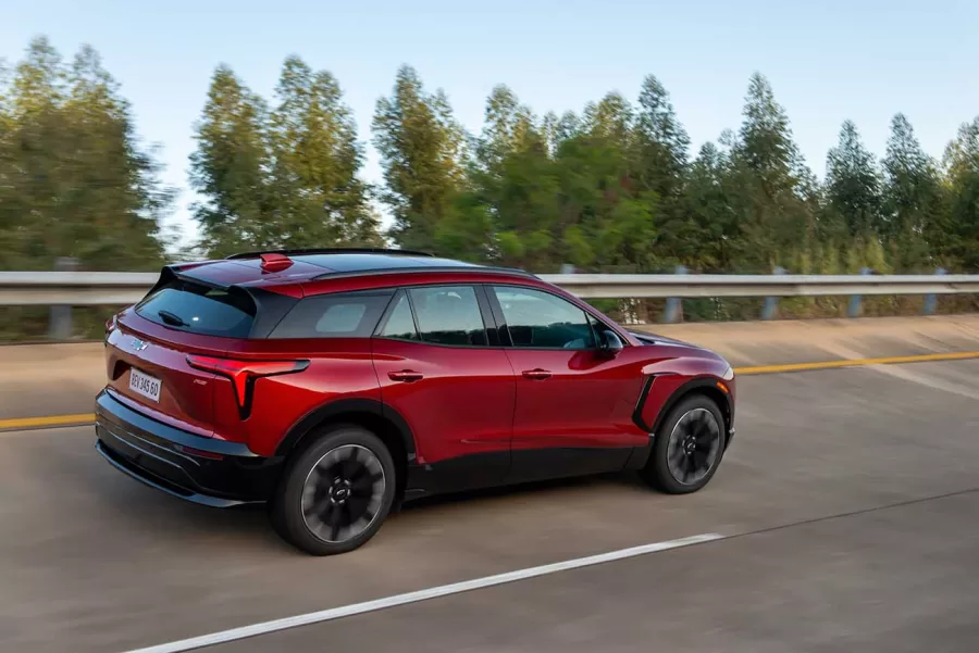 O Blazer EV faz parte da estratégia da Chevrolet de renovar seu portfólio, trazendo tecnologias sustentáveis e veículos elétricos, como o próximo lançamento, o Equinox EV.