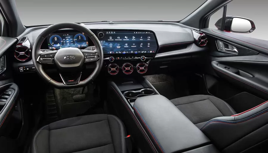 O Blazer EV inclui conectividade avançada com o Google built-in, permitindo acesso direto a Google Assistant e Google Maps, sem necessidade de smartphone.