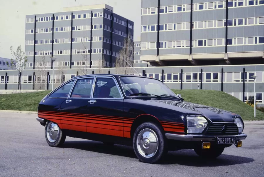 O novo Citroën Basalt une características de diferentes segmentos, refletindo a força e a resistência da rocha homônima. Ele entrega um produto robusto e inovador, alinhado aos pilares da marca.